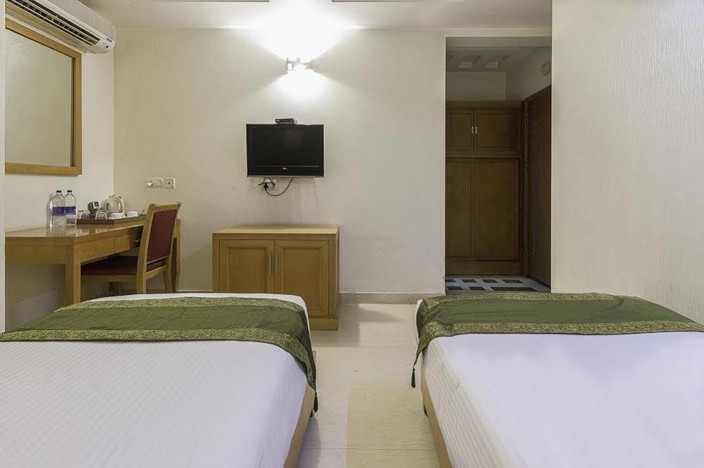 Hotel Bizzotel Gurgaon Exterior foto